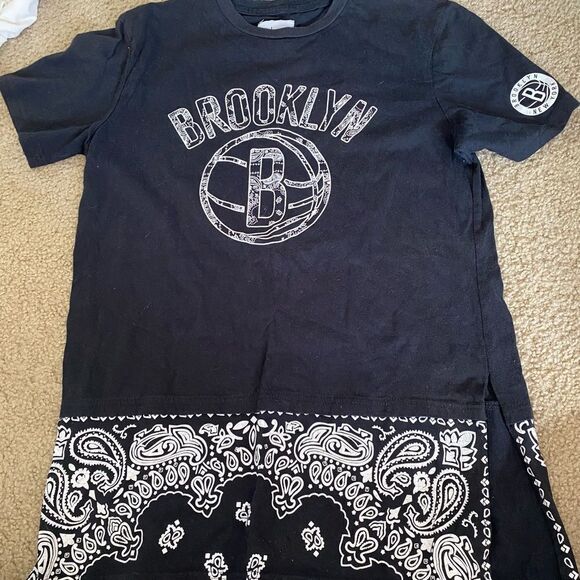 Mens Black NBA Brooklyn Nets Paisley Tshirt - Picture 1 of 2